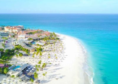 best-places-for-a-honeymoon-in-Aruba-Manchebo-Beach-800x450